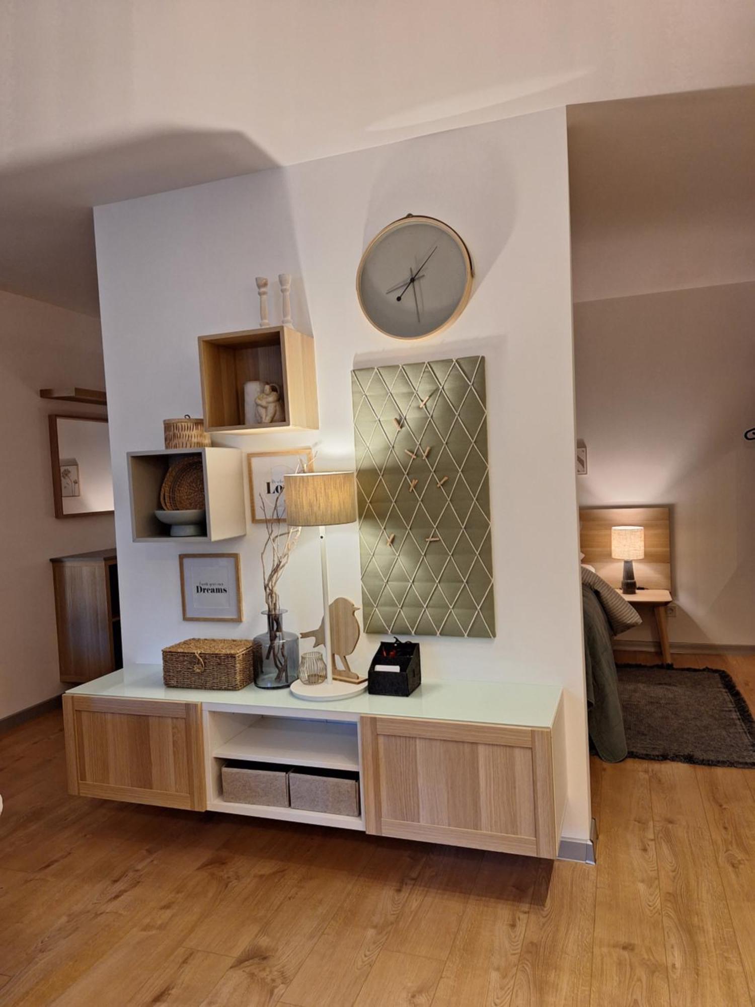 Provinzial Moni Apartment *