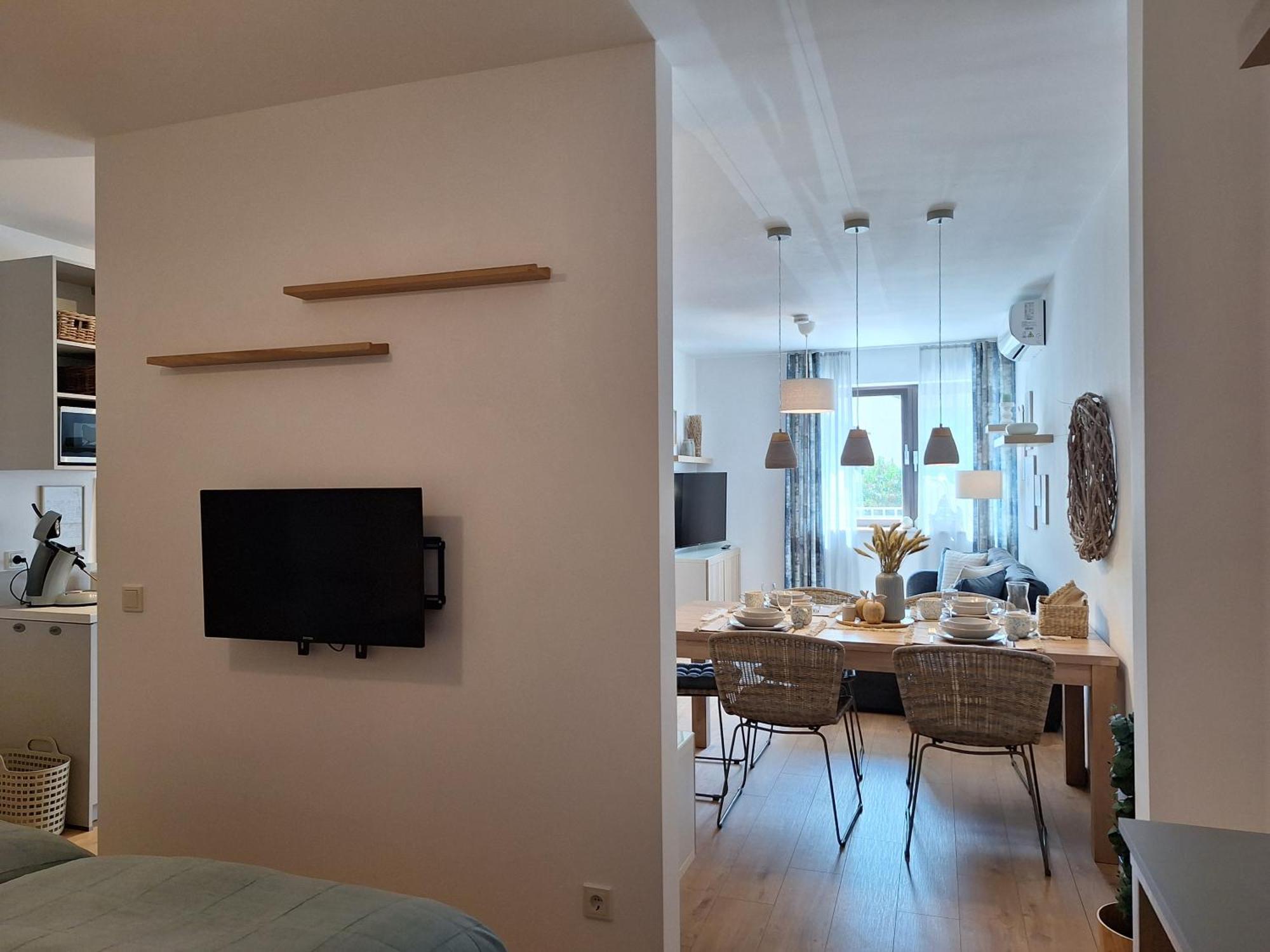 Provinzial Moni Apartment